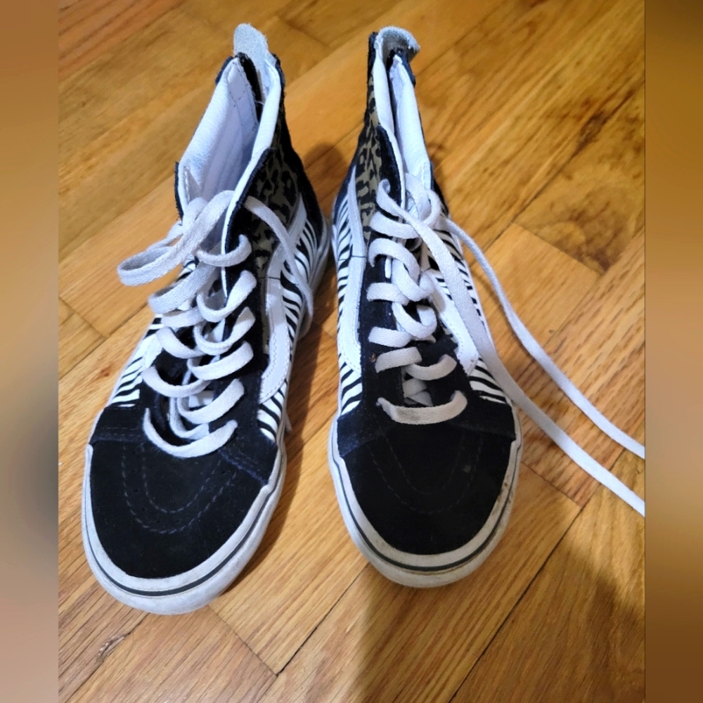 Size 13.5 girls vans!